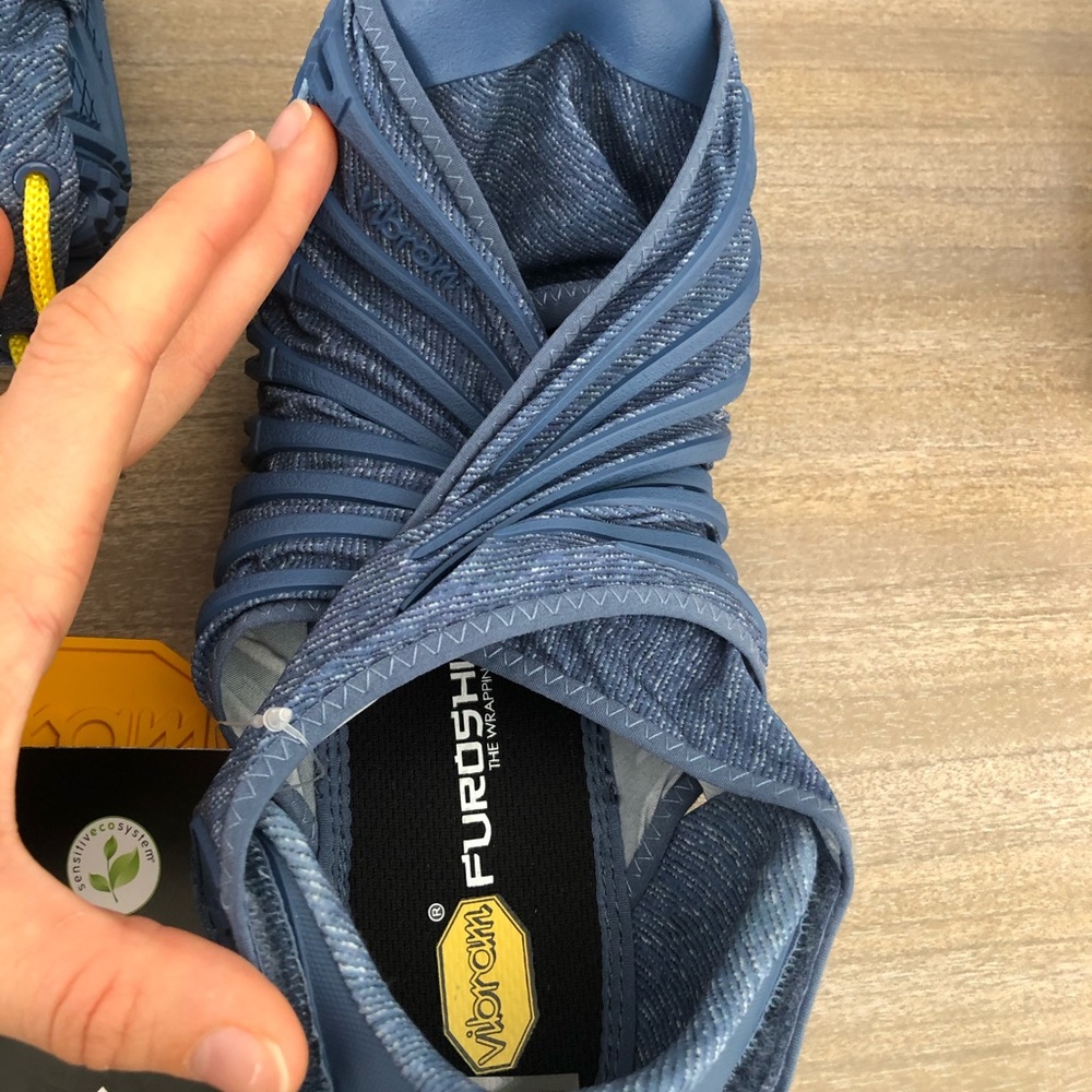 Brand new w tags-Vibram Furoshiki shoes Size 9-9.5